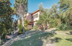 an exterior view of a house with trees at Villa Valentini in San Michele di Pagana