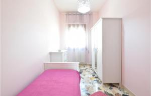 Posteľ alebo postele v izbe v ubytovaní Cozy Apartment In Piano Di Mommio