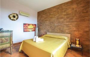 a bedroom with a bed with a yellow bedspread at Lovely Home In Makari-S Vito Lo Capo in Macari