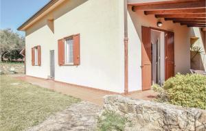 a white house with a door and a stone wall at Casa Antonio in Mandra Capreria