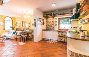 a kitchen and a living room with a table at 3 Bedroom Gorgeous Home In Vittorio Veneto Tv in Vittorio Veneto
