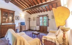 A seating area at Beautiful Apartment In Cortona Ar With 2 Bedrooms, Wifi And Outdoor Swimming Pool