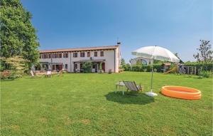 a large yard with an umbrella and an orange frisbee at La Ghiandaia in Le Marche