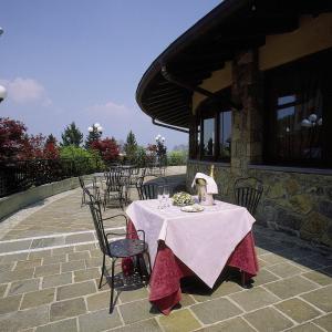A restaurant or other place to eat at Hotel Mazzoleni