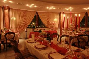 A restaurant or other place to eat at Hotel Mazzoleni