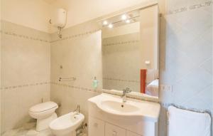A bathroom at Tenuta Erbanera