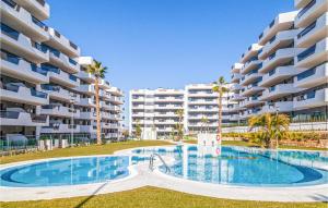 Bazén v ubytování Nice Apartment In Los Arenales Del Sol nebo v jeho okolí + 15 fotografií