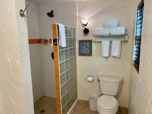 Old Ranch Inn - Adults Only 21 & Up的一间浴室