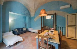 A seating area at 1 Bedroom Awesome Apartment In Lecce Le