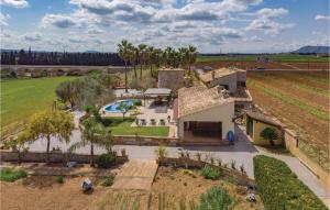 an aerial view of a house with a yard at Awesome Home In Muro With 4 Bedrooms, Outdoor Swimming Pool And Swimming Pool in San Lorenzo