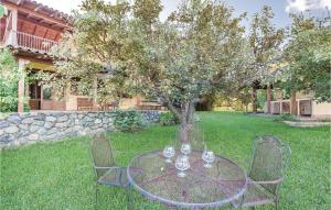 Vonkajšia záhrada v ubytovaní Two-Bedroom Holiday Home In S,maria Di Ricadi -Vv-