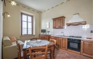 A kitchen or kitchenette at Tulipano