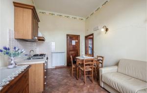 A kitchen or kitchenette at Tulipano