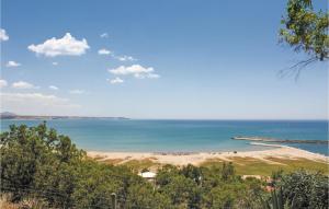 widok na plażę i ocean w obiekcie Vento Di Mare w mieście Porto Palo
