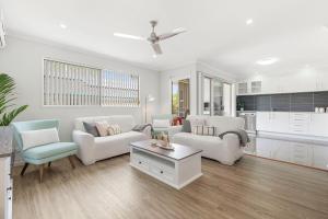 Posezení v ubytování 3BR, 3BTH, Walk to Beach & City Centre