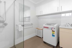 Kuchyň nebo kuchyňský kout v ubytování 3BR, 3BTH, Walk to Beach & City Centre