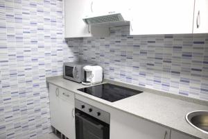 A kitchen or kitchenette at El PISO MAS CÉNTRICO DEL HUMEDO DESAYUNO INCLUIDO