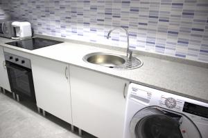 A kitchen or kitchenette at El PISO MAS CÉNTRICO DEL HUMEDO DESAYUNO INCLUIDO