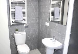 A bathroom at El PISO MAS CÉNTRICO DEL HUMEDO DESAYUNO INCLUIDO