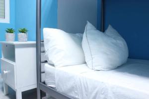 A bed or beds in a room at El PISO MAS CÉNTRICO DEL HUMEDO DESAYUNO INCLUIDO
