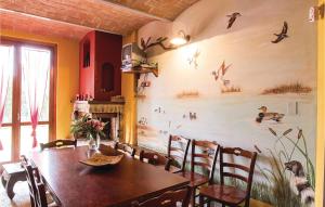 a dining room with a table and a painting on the wall at Casa Noemi in San Feliciano