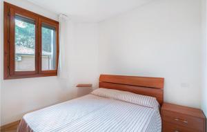 Ein Bett oder Betten in einem Zimmer der Unterkunft Pet Friendly Apartment In Rosolina Mare With Wifi