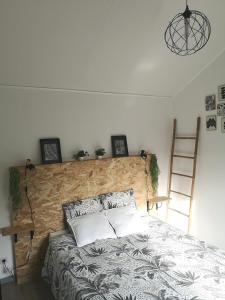 מיטה או מיטות בחדר ב-La Guirosse
