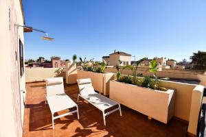 Balkón alebo terasa v ubytovaní Marinas Sunset - Tu Dúplex con Solarium Privado!