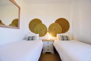 Posteľ alebo postele v izbe v ubytovaní Marinas Sunset - Tu Dúplex con Solarium Privado!