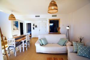 Posedenie v ubytovaní Marinas Sunset - Tu Dúplex con Solarium Privado!