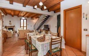 a kitchen and dining room with a table and chairs at Villa Calaforno in Giarratana