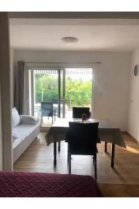 Postel nebo postele na pokoji v ubytování Grapevine Studio Apartment