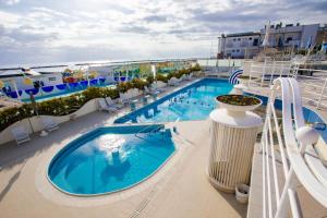 Bazén v ubytovaní Hotel Excelsior alebo v jeho blízkosti