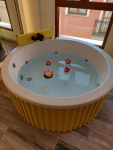 a bath tub with flowers in the middle of a room at Reina Victoria Prado Sastre in Alicante