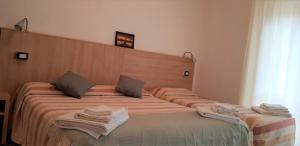 Postel nebo postele na pokoji v ubytování Hotel Enrica
