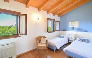 A bed or beds in a room at Porta Di Valle 1