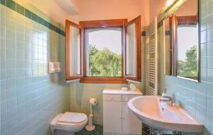 A bathroom at Porta Di Valle 1
