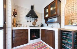 Kuchyň nebo kuchyňský kout v ubytování Holiday Home Cornino Tp With Fireplace I