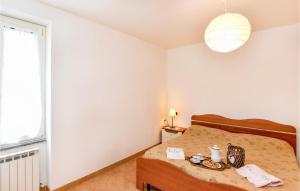 Posteľ alebo postele v izbe v ubytovaní Cozy Apartment In Localitabracco Ge