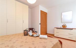 Posteľ alebo postele v izbe v ubytovaní Cozy Apartment In Localitabracco Ge