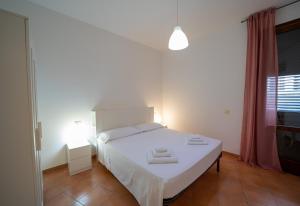 Łóżko lub łóżka w pokoju w obiekcie Elimi Favignana Apartments - Residence in città