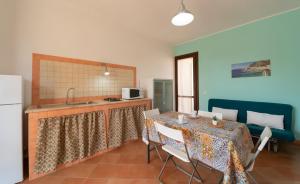 Kuchnia lub aneks kuchenny w obiekcie Elimi Favignana Apartments - Residence in città