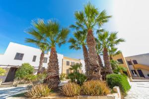 Zdjęcie z galerii obiektu Elimi Favignana Apartments - Residence in città w mieście Favignana