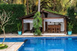 Bazén v ubytování Island House Goa nebo v jeho okolí
