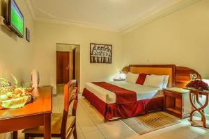 Ein Bett oder Betten in einem Zimmer der Unterkunft Hotel Chez Lando