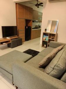 Gallery image of (Cutiepie)Duplex condo@Maritime 8 in George Town +16 photos