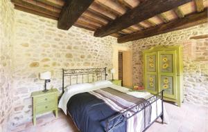 A bed or beds in a room at Podere Giovannini