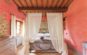A bed or beds in a room at Podere Giovannini