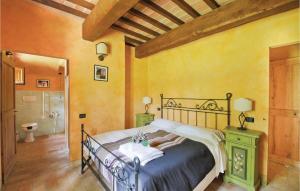 A bed or beds in a room at Podere Giovannini