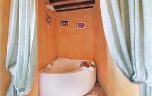 A bed or beds in a room at Podere Giovannini